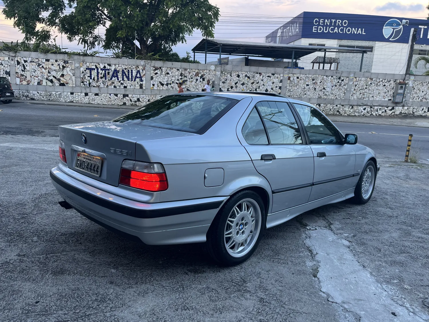 avv-bmw-328i-venda-98f2dbf-imagem-003