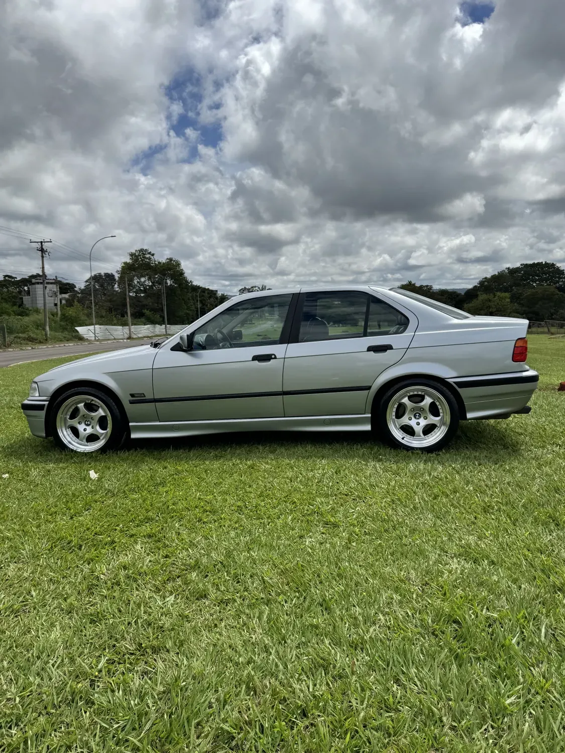 avv-bmw-328i-venda-e3c2c81-imagem-001