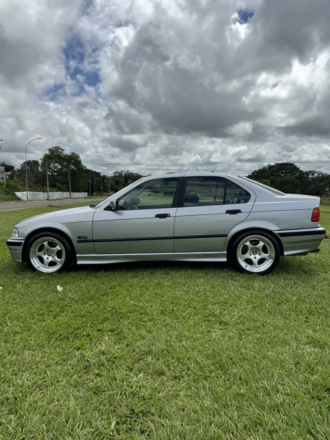 avv-bmw-328i-venda-e3c2c81-imagem-003