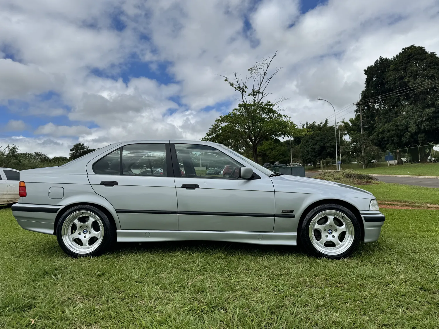 avv-bmw-328i-venda-e3c2c81-imagem-014