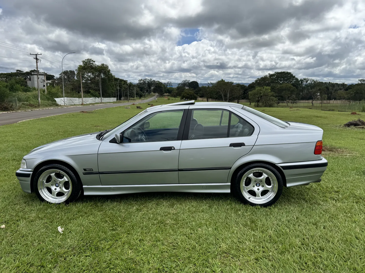 avv-bmw-328i-venda-e3c2c81-imagem-015