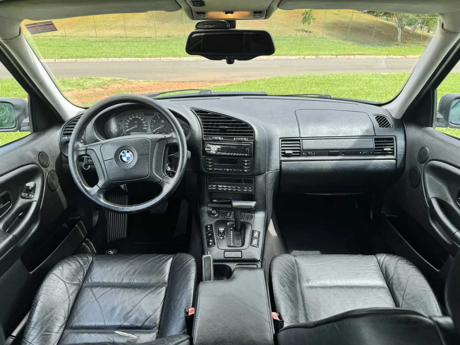 avv-bmw-328i-venda-e3c2c81-imagem-019