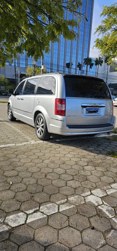 avv-chrysler-town-country-venda-7b25c75-imagem-002