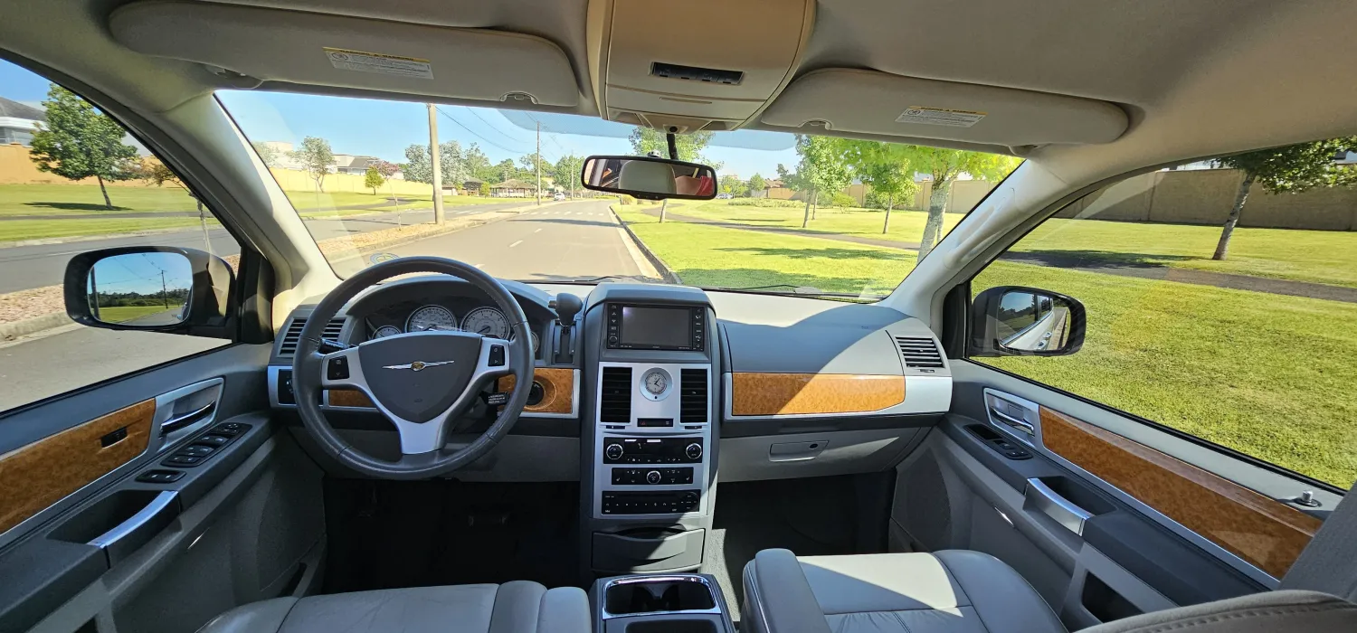 avv-chrysler-town-country-venda-7b25c75-imagem-026