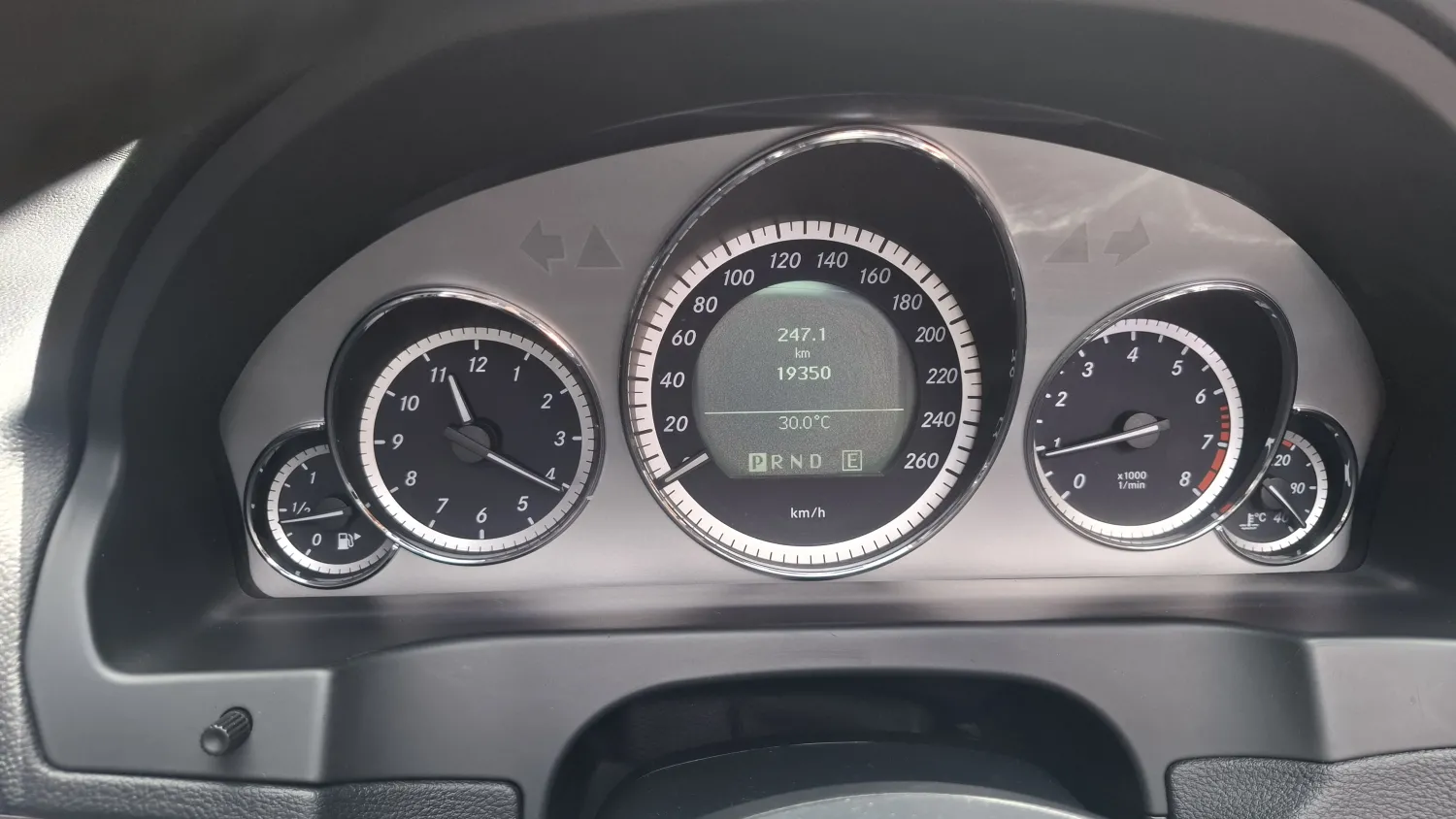 avv-mercedes-benz-e350-venda-5c35fba-imagem-006