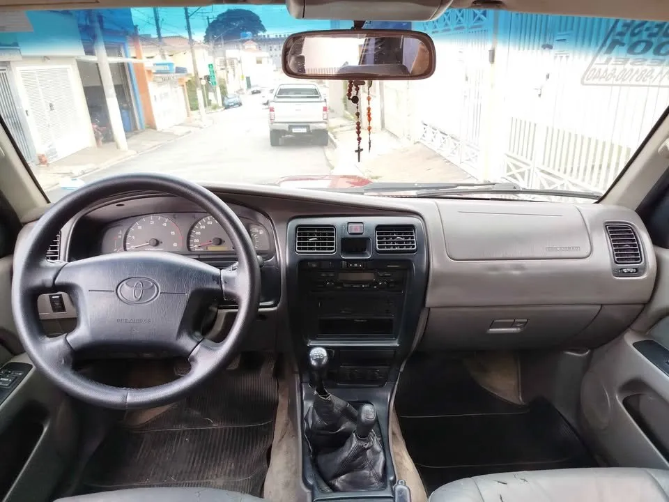avv-toyota-hilux-sw4-interculada-venda-tgfh2vx-imagem-006