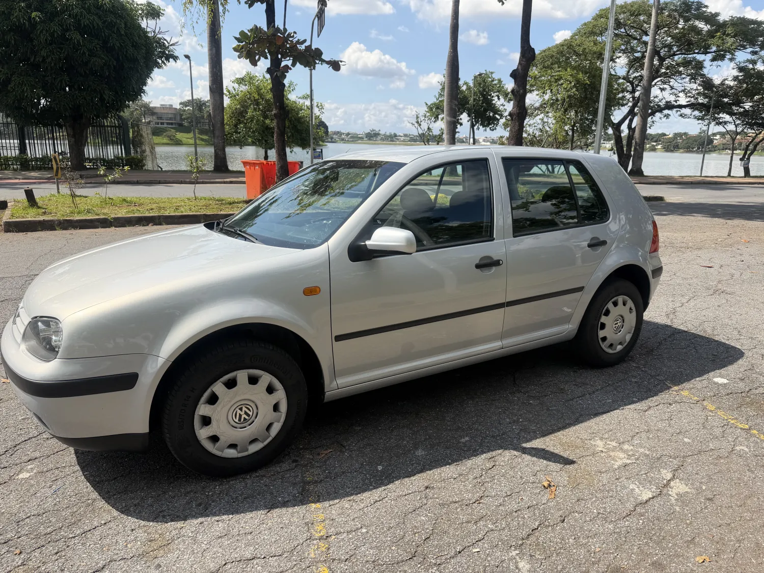 avv-volkswagen-golf-venda-4eb9a09-imagem-002