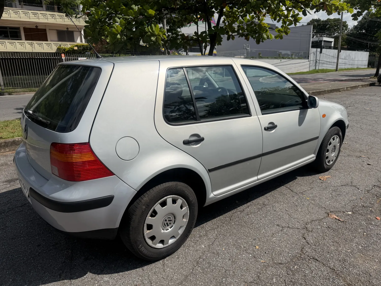 avv-volkswagen-golf-venda-4eb9a09-imagem-006