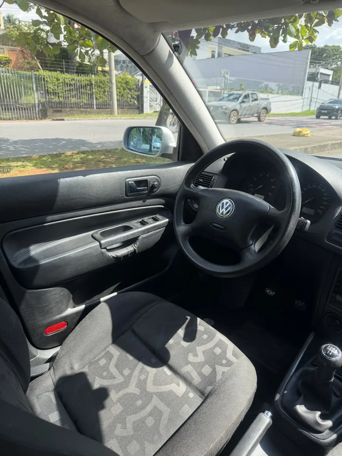 avv-volkswagen-golf-venda-4eb9a09-imagem-011